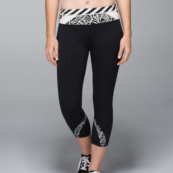 Lululemon Run: Inspire Crop II in Black / Pretty Palm Black Angel Wing Size 4 - Picture 1 of 8